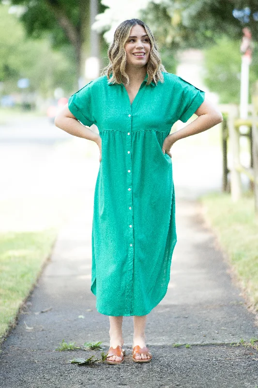 Midi dresses with keyhole backs for a flirty and unexpected detail The Katie T-shirt Dress in Kelly Green (FINAL SALE) Midi dresses with keyhole backs for a flirty and unexpected detail The Katie T-shirt Dress in Kelly Green (FINAL SALE)