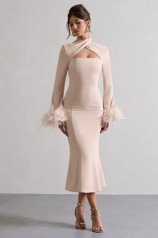 Midi dresses with tiered skirts for a bohemian festival look Monroe | Champagne Cross Halter-Neck Midi Dress With Feather Cuffs Midi dresses with tiered skirts for a bohemian festival look Monroe | Champagne Cross Halter-Neck Midi Dress With Feather Cuffs