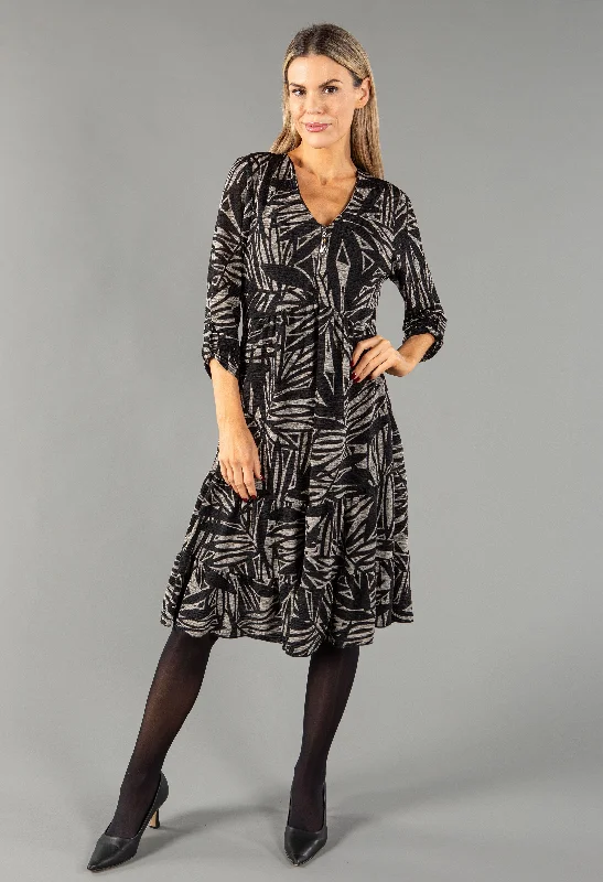 Midi dresses with cold - shoulder cutouts for a trendy style Geometric Print Midi Dress Midi dresses with cold - shoulder cutouts for a trendy style Geometric Print Midi Dress
