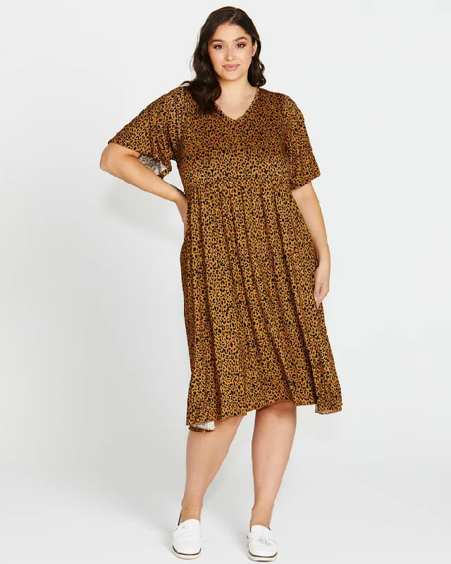 Mini Women Dress with a Short Hem for a Young and Trendy StyleBetty Basics Donna Dress Wild Print Mini Women Dress with a Short Hem for a Young and Trendy StyleBetty Basics Donna Dress Wild Print