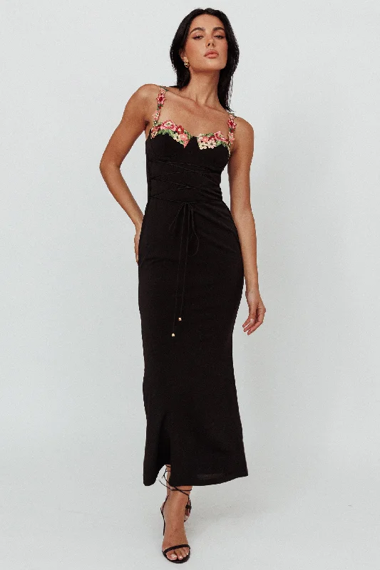Mini Women Dress with a Short Hem for a Young and Trendy StyleRose Garden Floral Applique Laced Midi Dress Black Mini Women Dress with a Short Hem for a Young and Trendy StyleRose Garden Floral Applique Laced Midi Dress Black