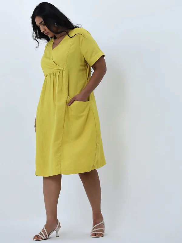 Maxi Women Dress with Floral Print for a Bohemian Vibe Maxi Women Dress with Floral Print for a Bohemian Vibe Gia Yellow Solid A-Line Dress Maxi Women Dress with Floral Print for a Bohemian Vibe Maxi Women Dress with Floral Print for a Bohemian Vibe Gia Yellow Solid A-Line Dress