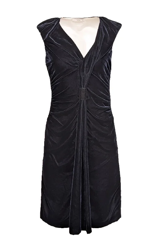 Sheath Women Dress with a Tailored Fit for a Professional Look Sheath Women Dress with a Tailored Fit for a Professional Look Prada - Navy Velvet V-Neckline Sheath Dress Sz 2 Sheath Women Dress with a Tailored Fit for a Professional Look Sheath Women Dress with a Tailored Fit for a Professional Look Prada - Navy Velvet V-Neckline Sheath Dress Sz 2