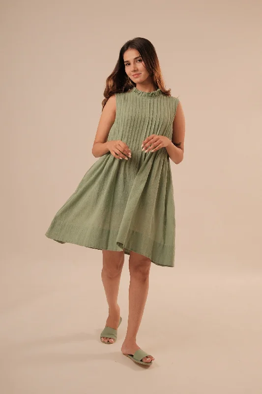 Halter Neck Women Dress to Show Off the Shoulders and Neckline Halter Neck Women Dress to Show Off the Shoulders and Neckline Soft Green Pleated Dress Halter Neck Women Dress to Show Off the Shoulders and Neckline Halter Neck Women Dress to Show Off the Shoulders and Neckline Soft Green Pleated Dress