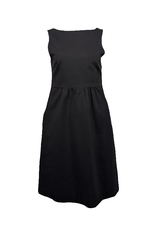Ruffled Women Dress with Multiple Layers for a Playful and Girly Style Ruffled Women Dress with Multiple Layers for a Playful and Girly Style Theory - Black Sleeveless Boat Neck Dress Sz 10 Ruffled Women Dress with Multiple Layers for a Playful and Girly Style Ruffled Women Dress with Multiple Layers for a Playful and Girly Style Theory - Black Sleeveless Boat Neck Dress Sz 10