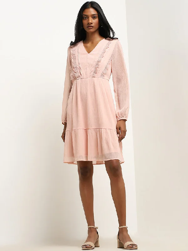 Maxi Women Dress with Floral Print for a Bohemian Vibe Maxi Women Dress with Floral Print for a Bohemian Vibe Wardrobe Peach Lace Detailed Tiered Dress Maxi Women Dress with Floral Print for a Bohemian Vibe Maxi Women Dress with Floral Print for a Bohemian Vibe Wardrobe Peach Lace Detailed Tiered Dress
