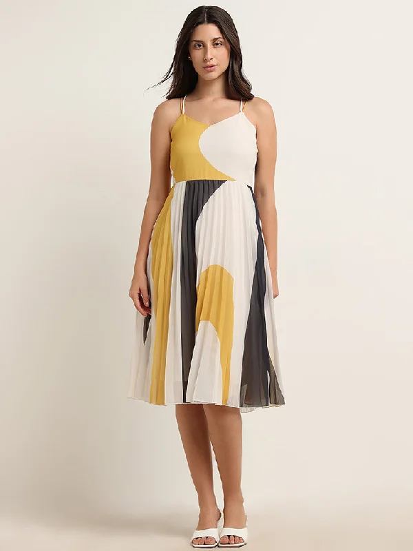 Strapless Women Dress with a Built - in Bra for Comfort and Support Strapless Women Dress with a Built - in Bra for Comfort and Support Wardrobe Yellow Accordion Pleated A-Line Dress Strapless Women Dress with a Built - in Bra for Comfort and Support Strapless Women Dress with a Built - in Bra for Comfort and Support Wardrobe Yellow Accordion Pleated A-Line Dress