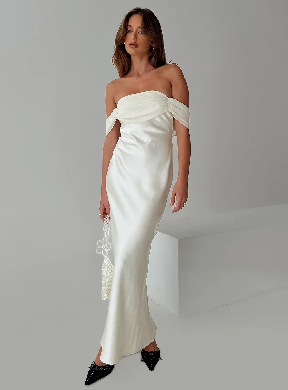 Maxi dresses with mesh panels for a sexy and trendy appearanceAdoration Maxi Dress Cream Maxi dresses with mesh panels for a sexy and trendy appearanceAdoration Maxi Dress Cream
