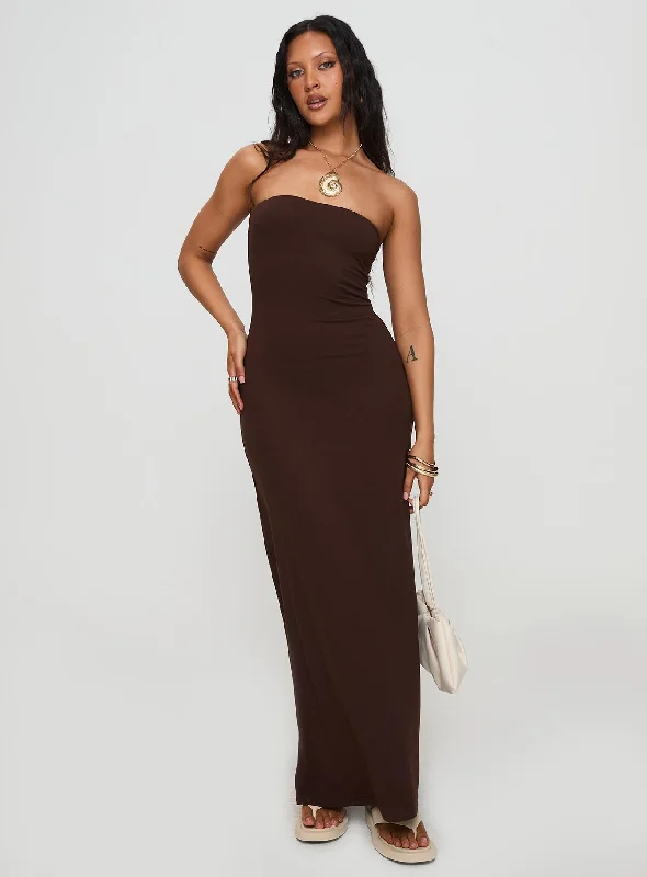 Maxi dresses with a keyhole back for a sexy detailBellaire Strapless Maxi Dress Brown Maxi dresses with a keyhole back for a sexy detailBellaire Strapless Maxi Dress Brown