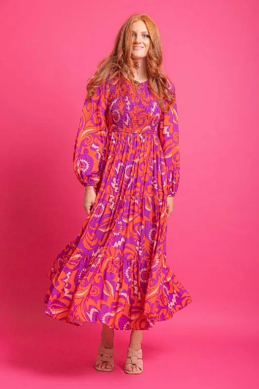 Maxi dresses with a paisley print for a classic and elegant styleCoco Maxi Dress Pink Maxi dresses with a paisley print for a classic and elegant styleCoco Maxi Dress Pink