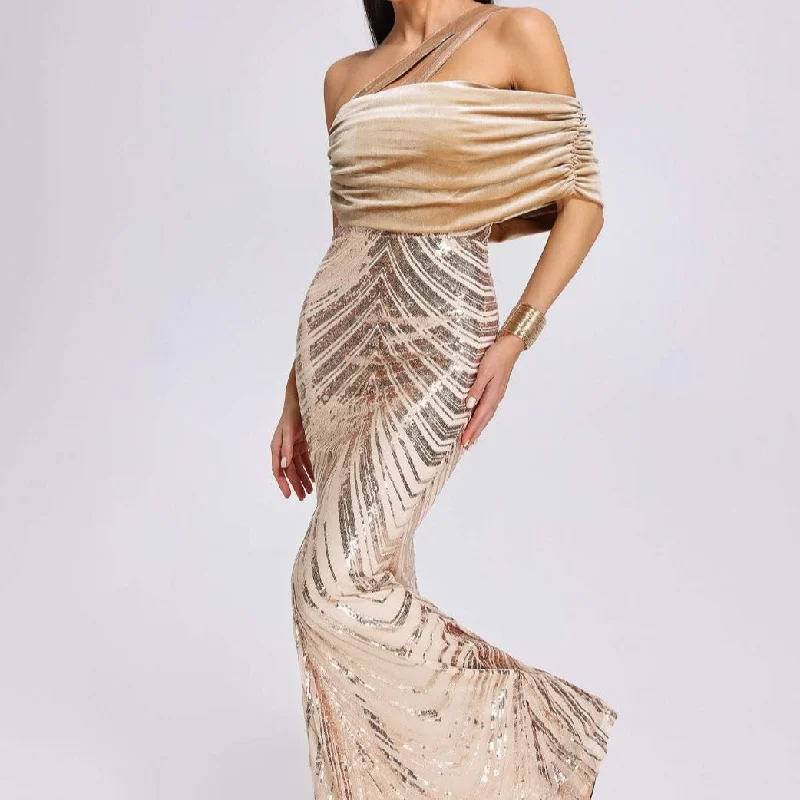 Maxi dresses with a V - neckline for a flattering and elongating shapeKittenAlarm - Emerlynn Strapless Sequin Maxi Dress Maxi dresses with a V - neckline for a flattering and elongating shapeKittenAlarm - Emerlynn Strapless Sequin Maxi Dress