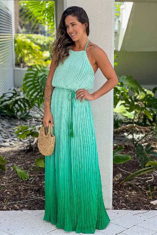 Printed maxi dresses with abstract patterns for an artistic lookGreen Ombre Pleated Maxi Dress Printed maxi dresses with abstract patterns for an artistic lookGreen Ombre Pleated Maxi Dress