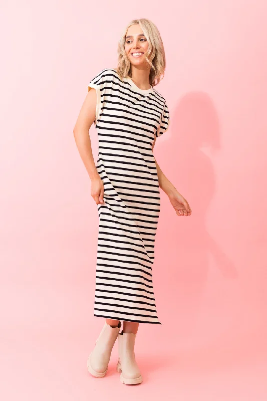 Maxi dresses with embroidered floral motifs for a unique designKylee Maxi Dress Cotton Stripe Maxi dresses with embroidered floral motifs for a unique designKylee Maxi Dress Cotton Stripe