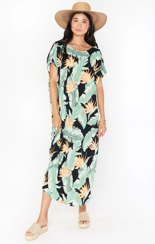Printed maxi dresses with abstract patterns for an artistic lookWorldly Caftan ~ Night in Paradise Printed maxi dresses with abstract patterns for an artistic lookWorldly Caftan ~ Night in Paradise
