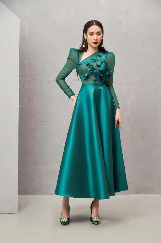 Midi dresses with animal prints for a bold and confident appearanceAdelaide Fit and Flare Long Sleeved Taffeta Midi Dress Midi dresses with animal prints for a bold and confident appearanceAdelaide Fit and Flare Long Sleeved Taffeta Midi Dress