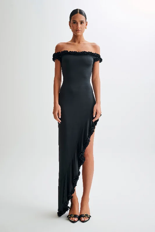 Midi dresses with pleated bodices for a classic and tailored lookArielle Off Shoulder Ruffle Midi Dress - Black Midi dresses with pleated bodices for a classic and tailored lookArielle Off Shoulder Ruffle Midi Dress - Black
