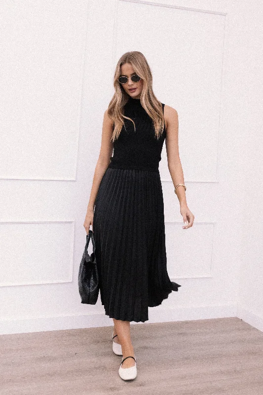 Midi dresses with bow accents for a sweet and charming lookMaisey Midi Dress - Black Midi dresses with bow accents for a sweet and charming lookMaisey Midi Dress - Black