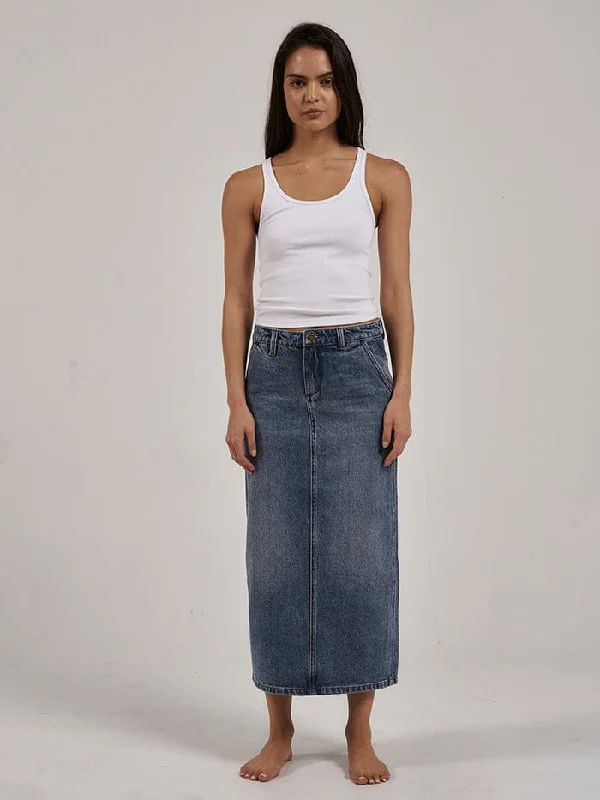 Mom jeans for a nostalgic and casual lookFrankie Skirt - Weathered Blue