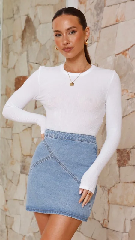 Skinny women jeans with a form - fitting designMacrae Mini Skirt - Mid Blue Denim