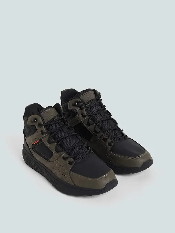 Women's pants with hidden pockets Embellished women jeans with studs or rhinestones for a glamorous touch SOLEPLAY Olive Black Hiking Boots Women's pants with hidden pockets Embellished women jeans with studs or rhinestones for a glamorous touch SOLEPLAY Olive Black Hiking Boots
