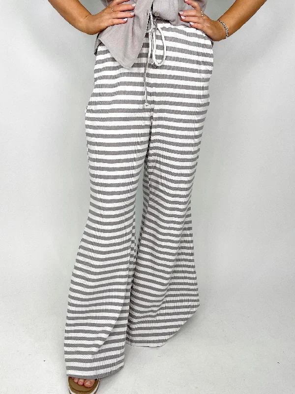 Women's junior - sized denim pants Distressed women jeans for a trendy and edgy look The Mallory Pants Women's junior - sized denim pants Distressed women jeans for a trendy and edgy look The Mallory Pants