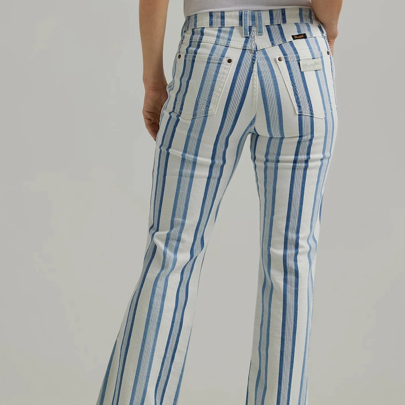 Women's pants for snowboarding Button - fly women jeans with a traditional touch Wrangler Retro Women's Bailey High Rise Flare Jean in Gabby Women's pants for snowboarding Button - fly women jeans with a traditional touch Wrangler Retro Women's Bailey High Rise Flare Jean in Gabby