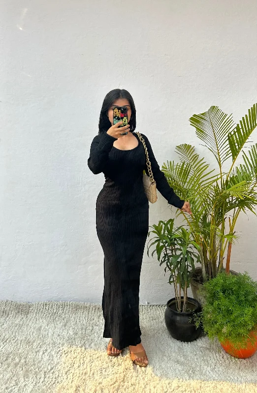 Sheath - style bodycon dress for a sophisticated office look​Black beauty