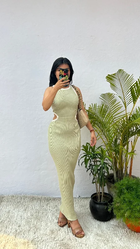 Bodycon dress with a cold - shoulder design​Cute dress 30-32 bust/l:52