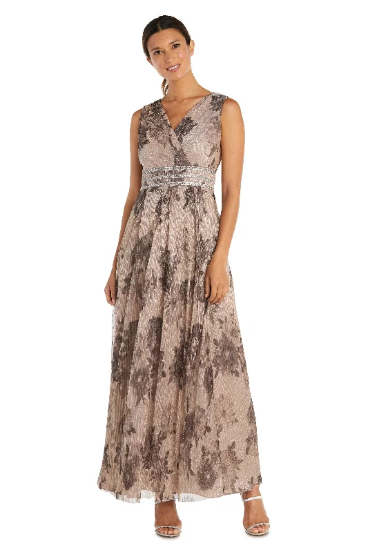 Lace - trimmed wedding guest dresses in blush pinkR&M Richards 7938P Long Sleeveless Petite Dress Sale Lace - trimmed wedding guest dresses in blush pinkR&M Richards 7938P Long Sleeveless Petite Dress Sale