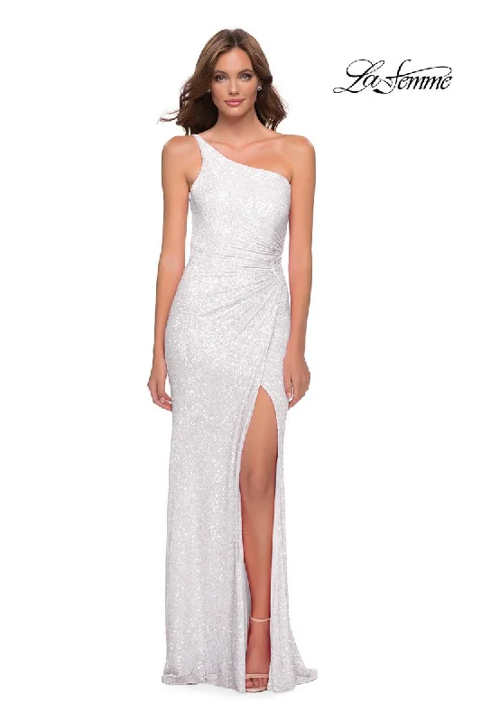 Party dresses with a tiered skirt for a fun and voluminous styleLa Femme Dress 29962 Party dresses with a tiered skirt for a fun and voluminous styleLa Femme Dress 29962