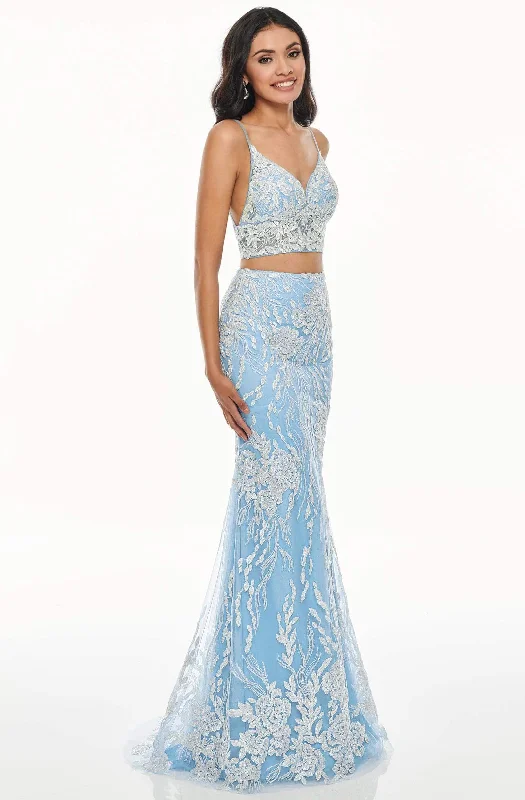 Formal dresses with embroidered panels and tulle overlays for a fairytale promRachel Allan Prom - 7072 Two Piece Sequined V-Neck Trumpet Dress Formal dresses with embroidered panels and tulle overlays for a fairytale promRachel Allan Prom - 7072 Two Piece Sequined V-Neck Trumpet Dress