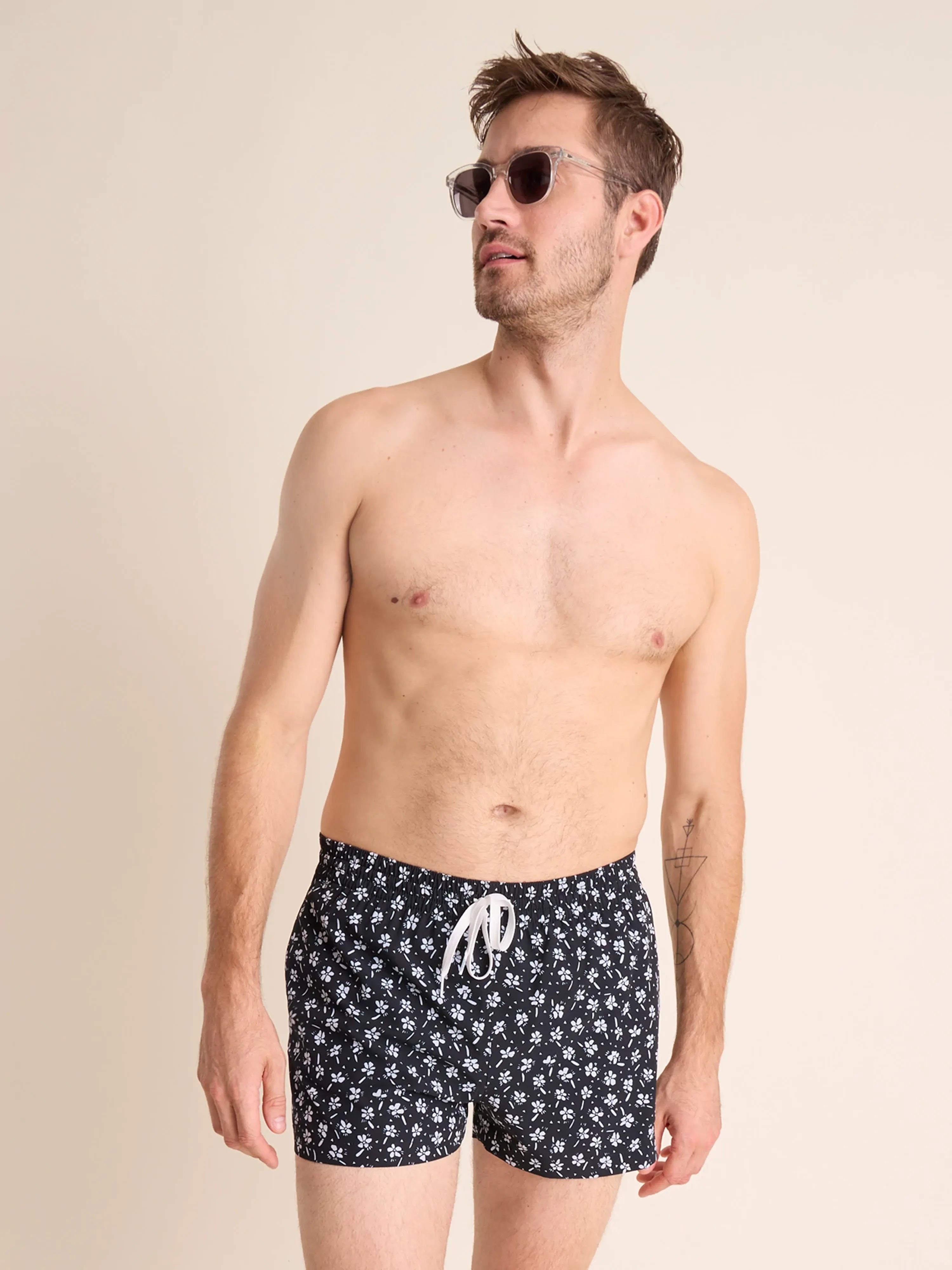 Neon - colored women swimwear to stand out on the beachThe Daisy Dives 4" (Classic Swim Trunk) Neon - colored women swimwear to stand out on the beachThe Daisy Dives 4" (Classic Swim Trunk)