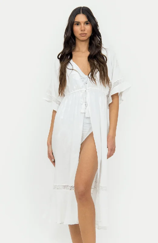 Sustainable organic cotton cover ups for eco - conscious beach loversCover Up / Pareo Blanco Bailando Entre Palmas Sustainable organic cotton cover ups for eco - conscious beach loversCover Up / Pareo Blanco Bailando Entre Palmas