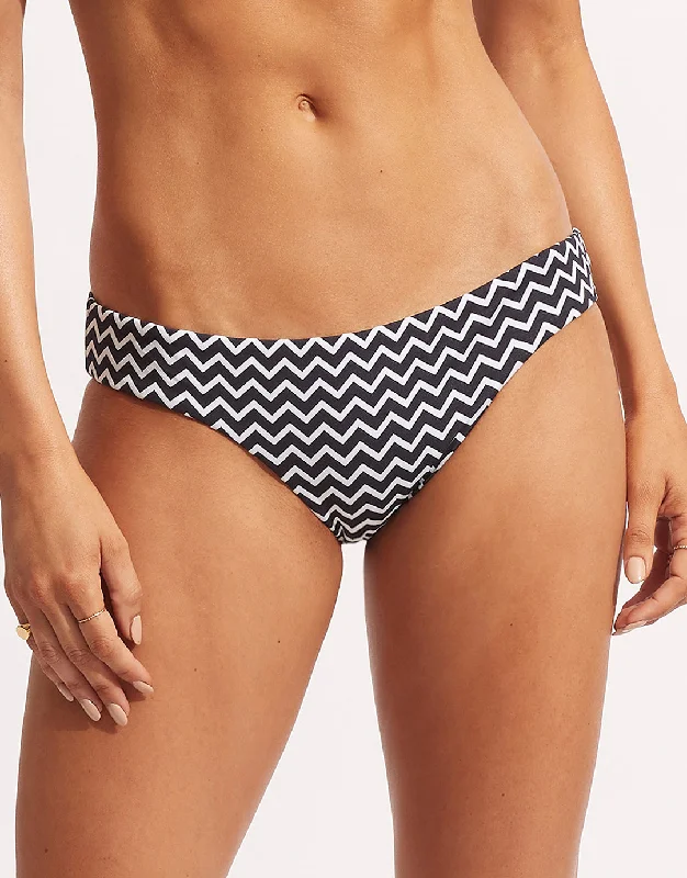 UV - protection bikini for safe sun exposure during beach daysSienna Hipster Bikini Pant - True Navy UV - protection bikini for safe sun exposure during beach daysSienna Hipster Bikini Pant - True Navy